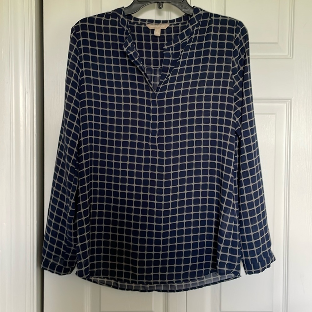 Banana Republic sz S navy and gray block long sleeved tunic. Sheer. Button wrist